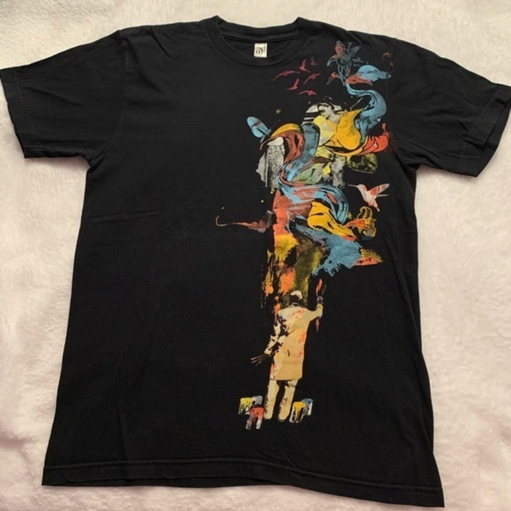 COPY - DESIGN BY HUMANS NWOT GRAFFITI UNISEX T-SHIRT